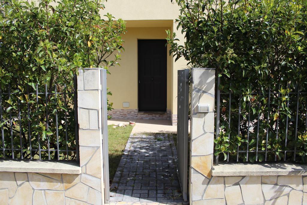 Casa Vacanze Roccella Beach Campofelice Di Roccella Exteriör bild