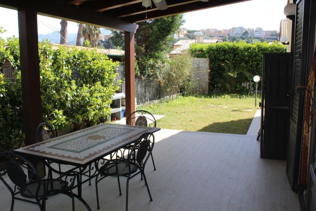 Casa Vacanze Roccella Beach Campofelice Di Roccella Exteriör bild