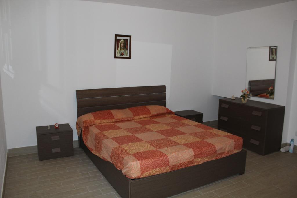 Casa Vacanze Roccella Beach Campofelice Di Roccella Exteriör bild